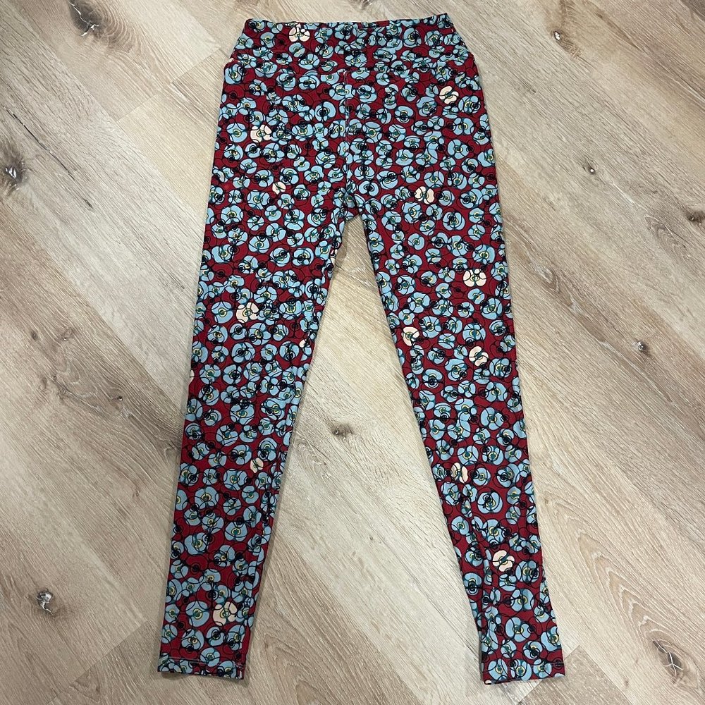 20% off 3+ items floral apple baby blue maroon leggings in OS. NEVER WORN…